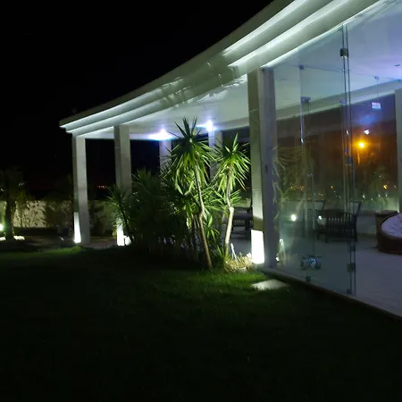 莫里奴别墅酒店 招待所 4*